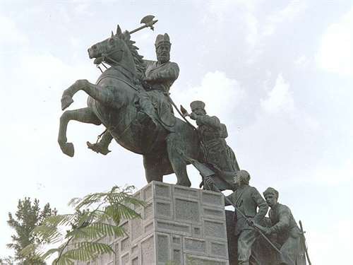 مجسمه نادر شاه