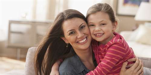 چگونه یک رابطه‌ی مادری دختری سالم داشته باشیم؟
