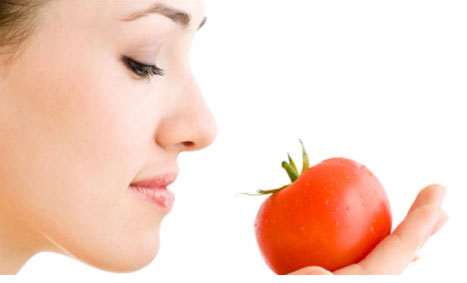 ماسک گوجه فرنگی معجزه ای برای زیبایی پوست