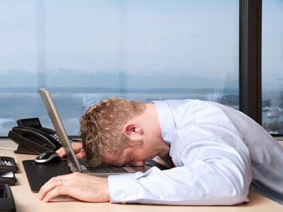 ۵ راهکار غلبه بر خواب آلودگی در ساعات کار