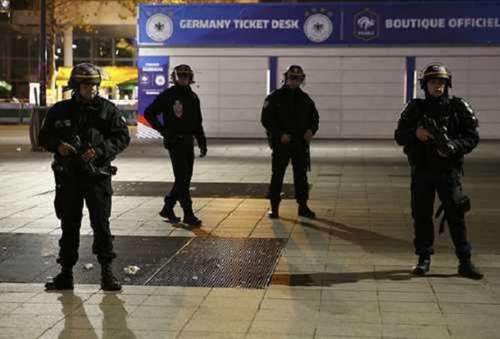 150کشته و 100 گروگان در حملات تروریستی امشب پاریس